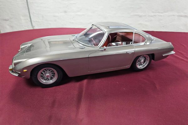 Lamborghini 350 GT 1964-1966 Model Kit DIY