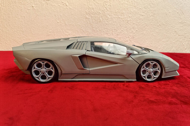 Lamborghini Countach LPI 800-4 Model Kit DIY