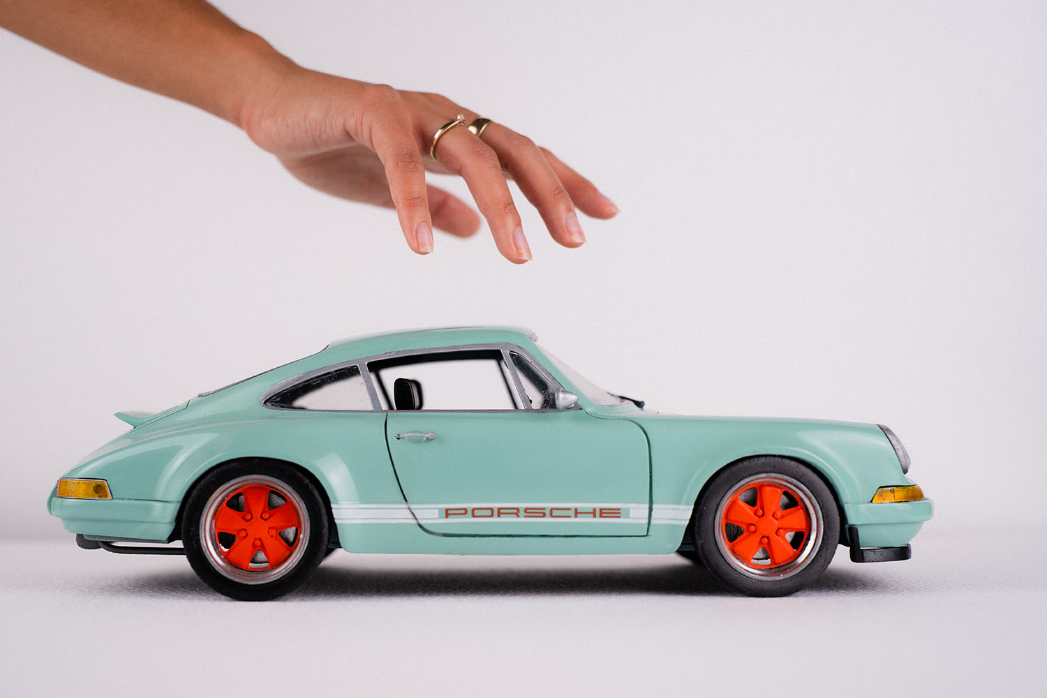 Porsche 911 Singer 1/8 Model Kit DIY - Image 9