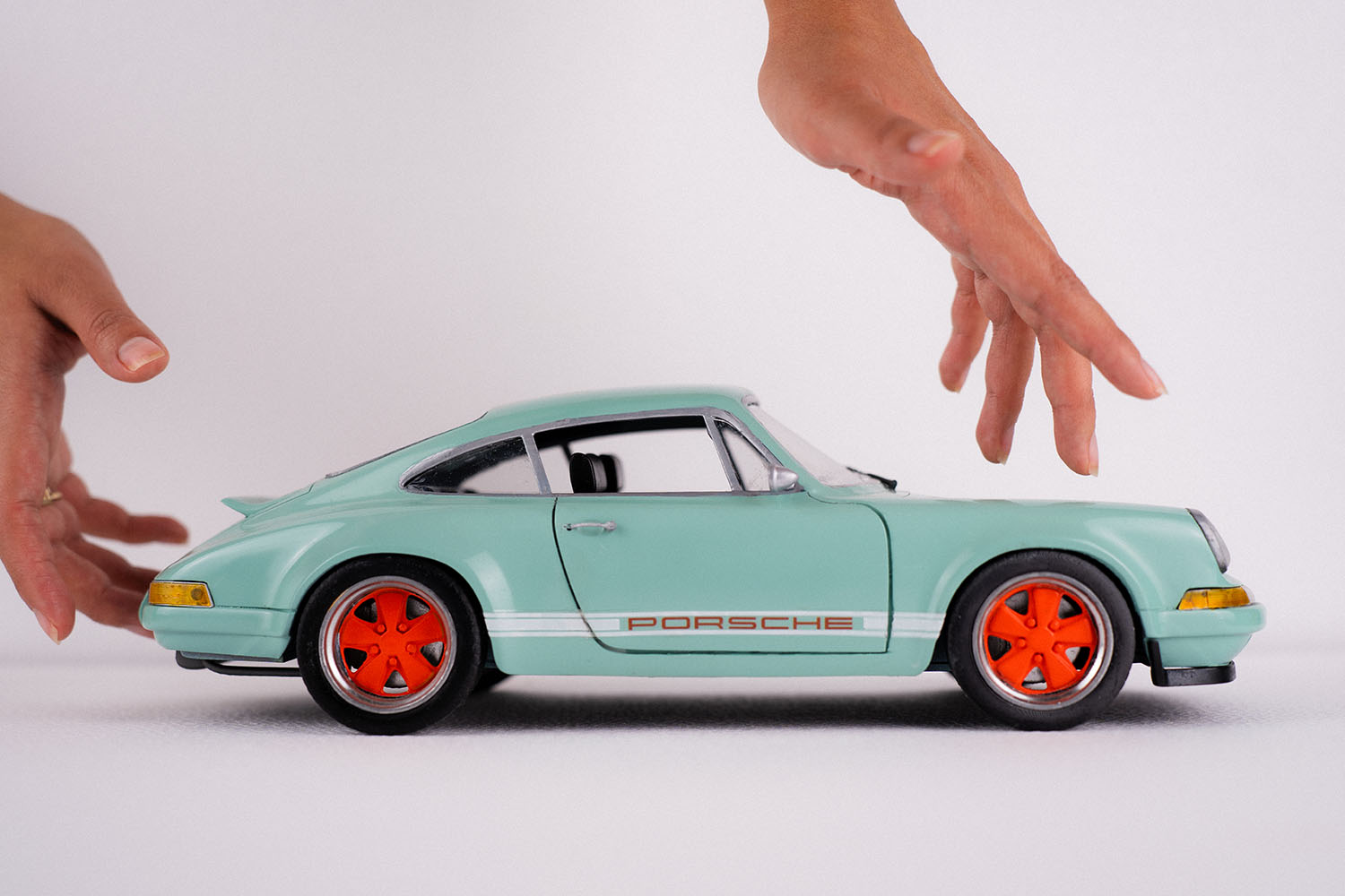 Porsche 911 Singer 1/8 Model Kit DIY - Image 3