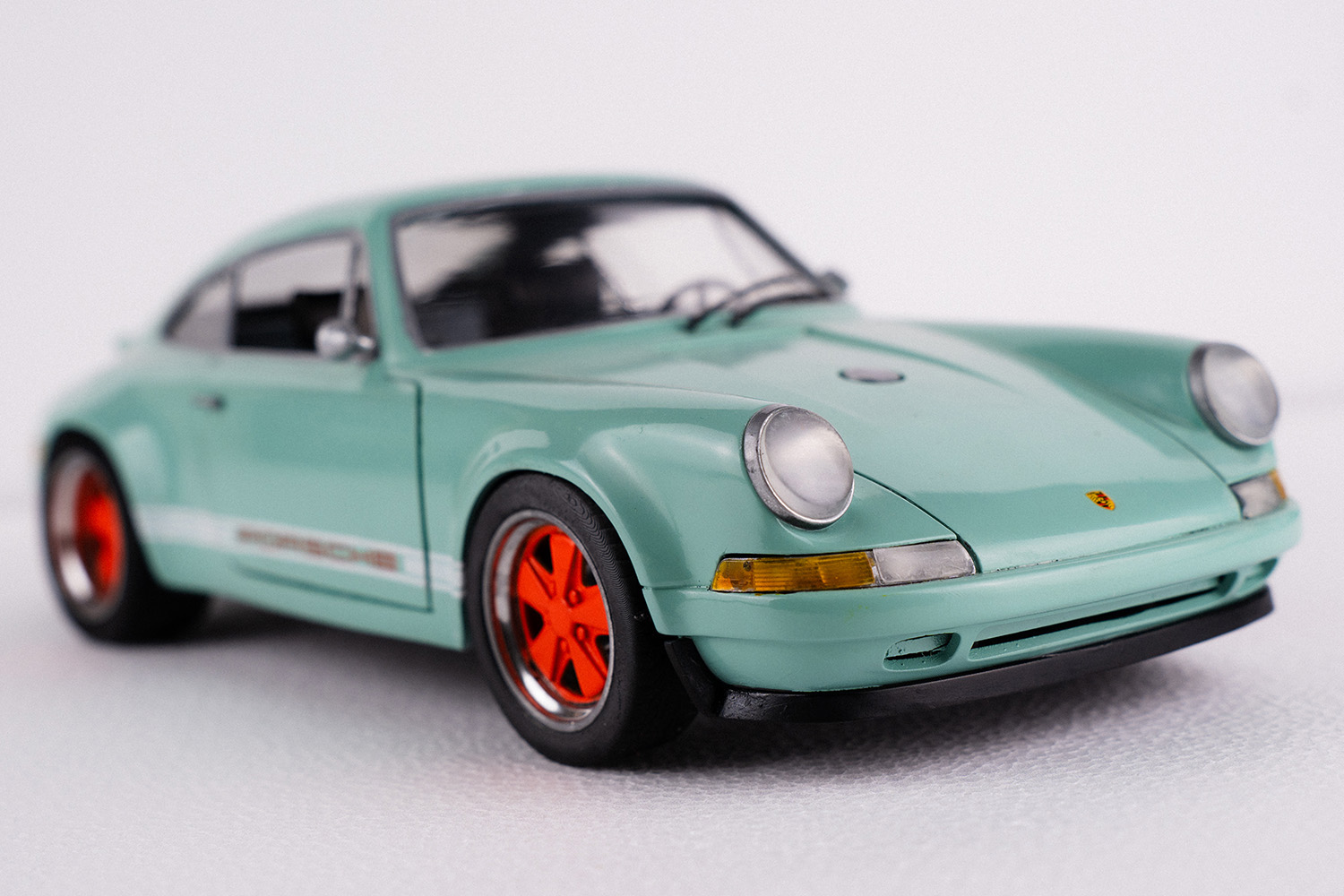 Porsche 911 Singer 1/8 Model Kit DIY - Image 7