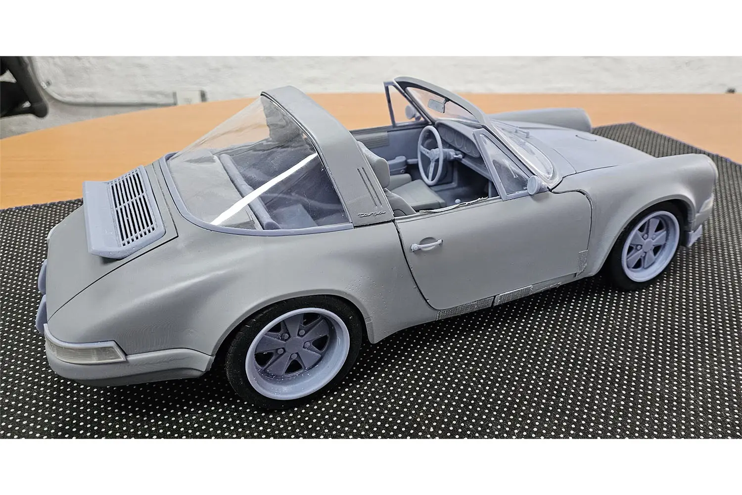 Porsche 911 Singer Targa 1/8 Model Kit DIY - Image 4