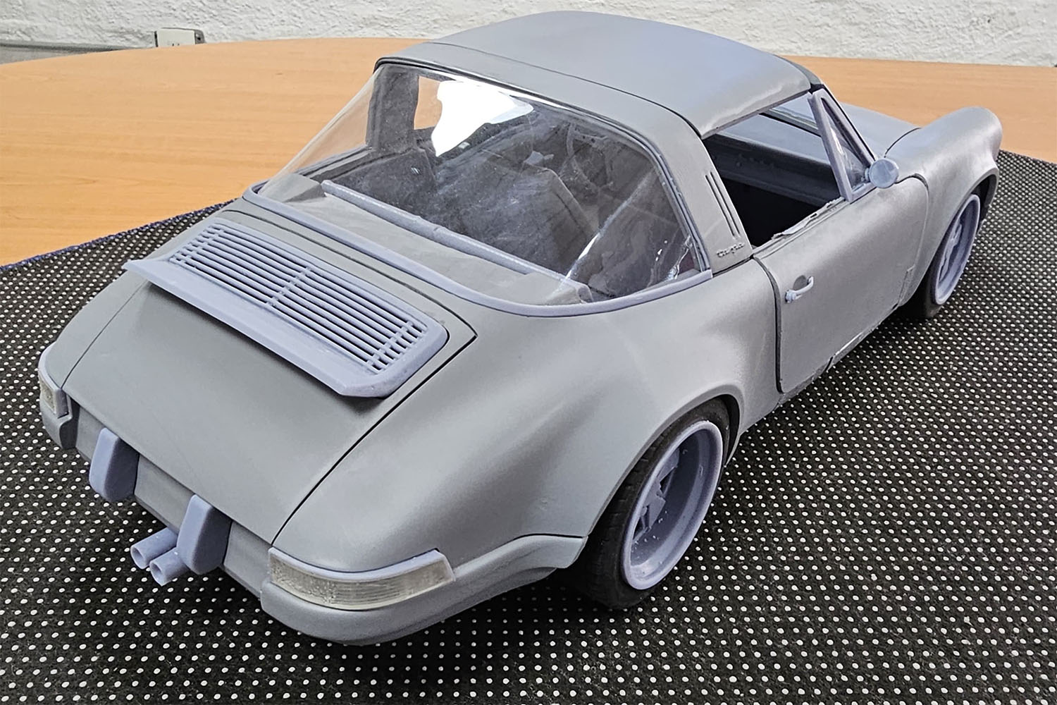 Porsche 911 Singer Targa 1/8 Model Kit DIY - Image 11