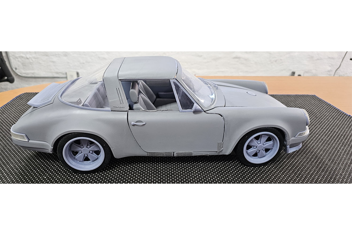 Porsche 911 Singer Targa 1/8 Model Kit DIY - Image 8