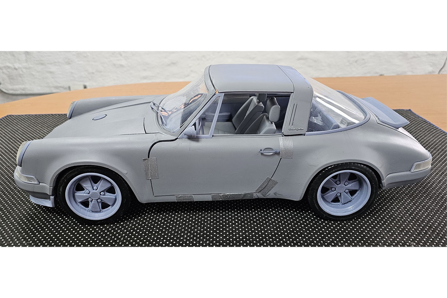 Porsche 911 Singer Targa 1/8 Model Kit DIY - Image 10