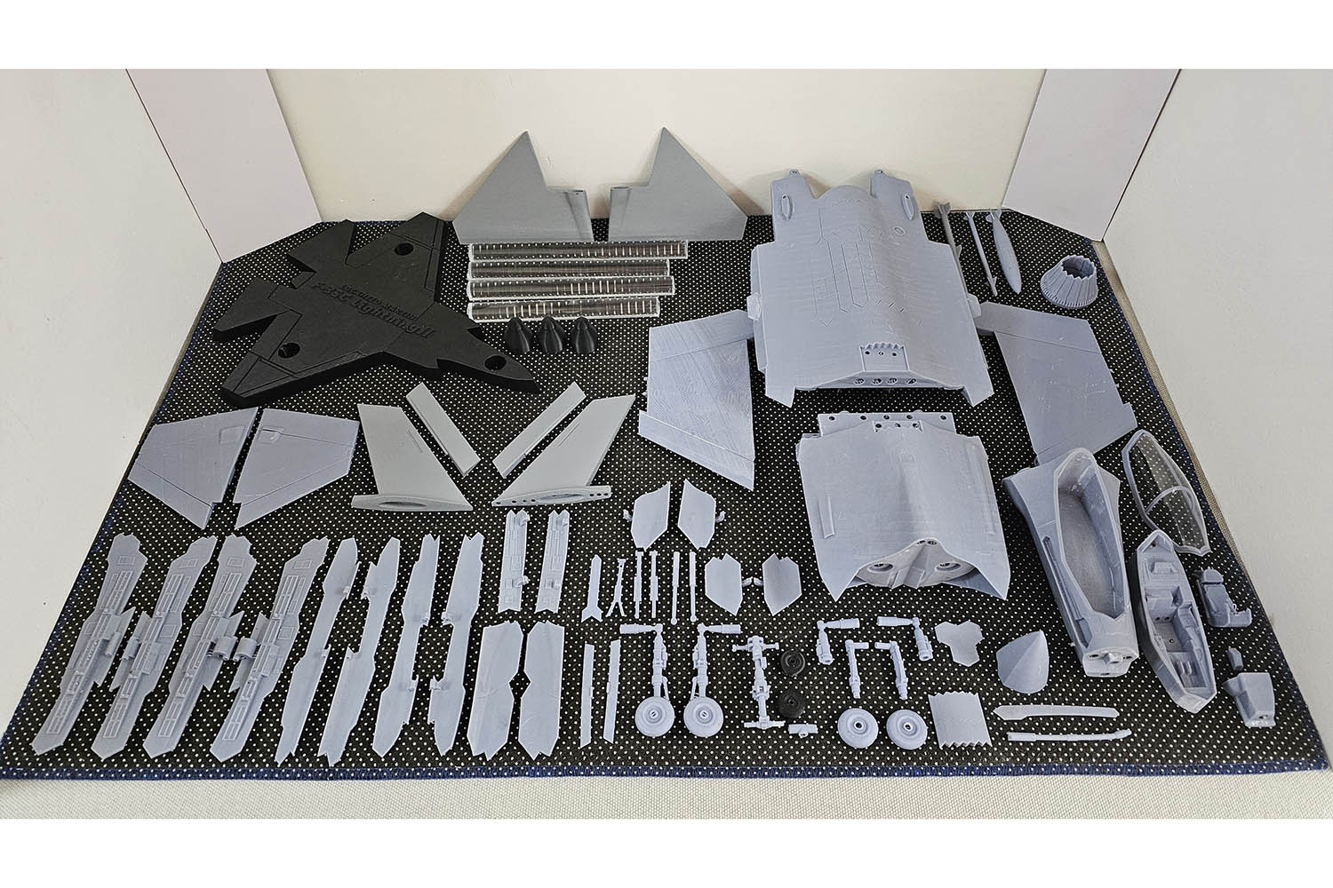 F-35 C Lightning II 1/18 Model Kit DIY - Image 2