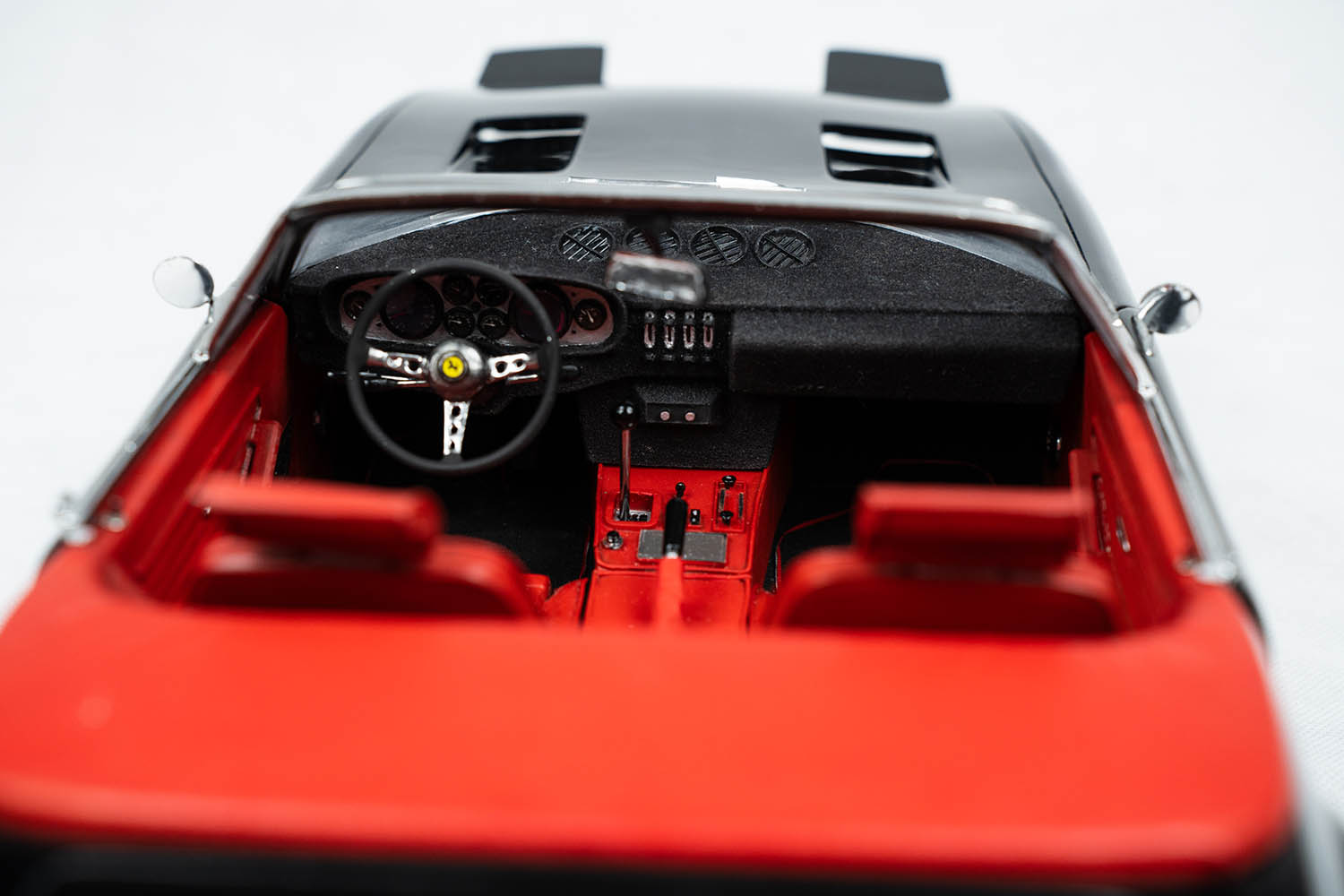 Ferrari 365 GTS/4 Daytona 1/8 Model Kit DIY - Image 15
