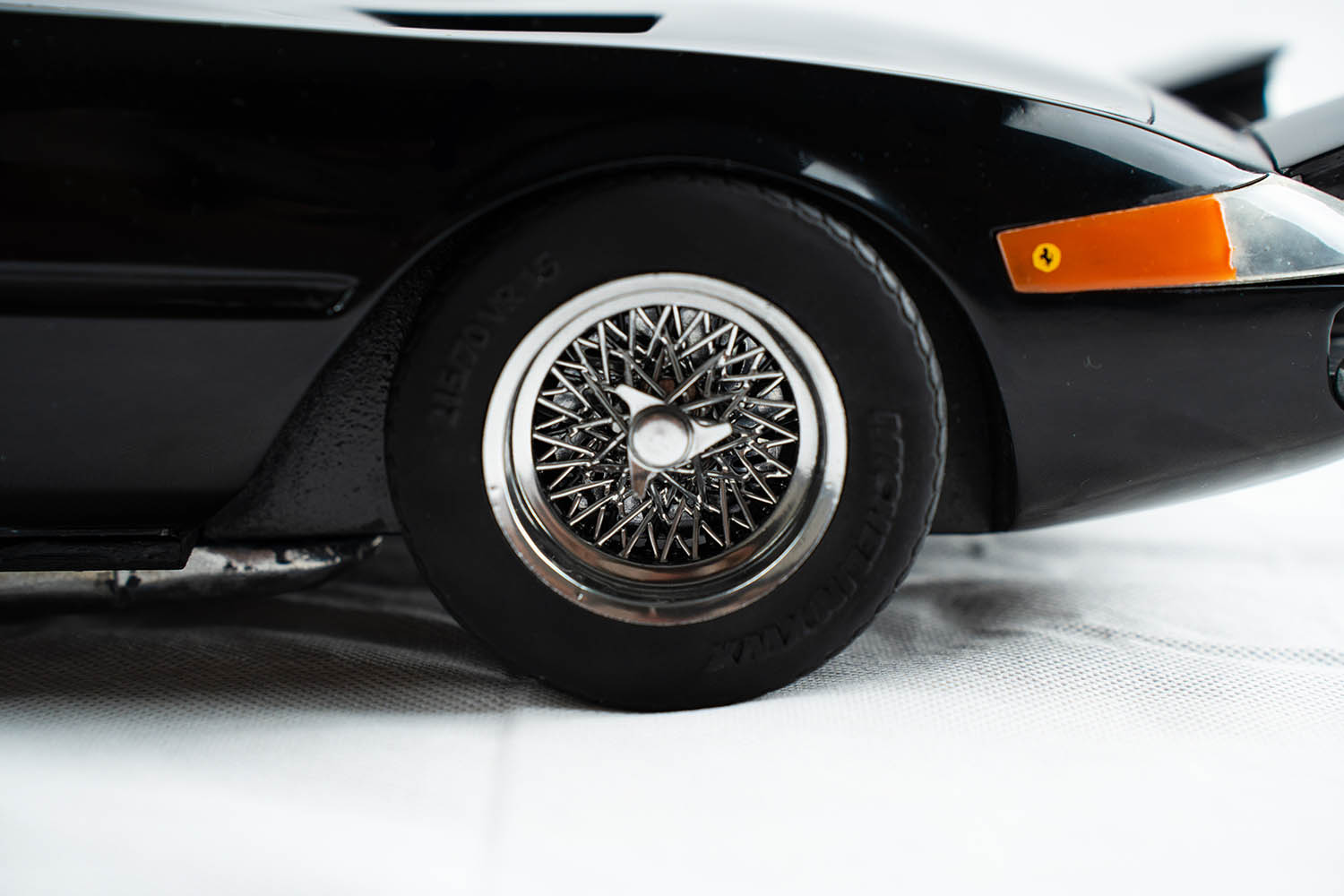 Ferrari 365 GTS/4 Daytona 1/8 Model Kit DIY - Image 11