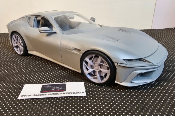 Ferrari 12Cilindri Model Kit Scale 1/8