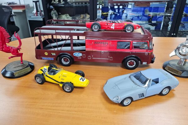 Fiat Bertelotti Transporter Ferrari Scale 1/24